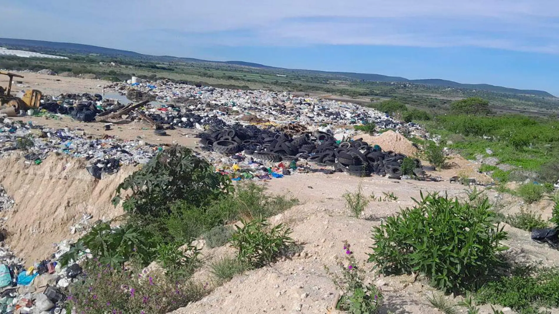 El ayuntamiento ha enterrado la basura sin ninguna medida para evitar que los lixiviados se vayan al subsuelo